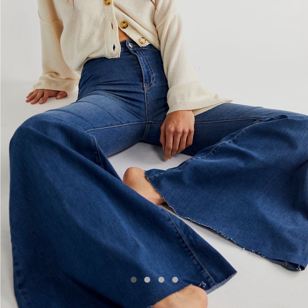 ✨We The Free✨“Just Float on Flare Jeans”